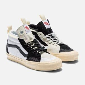 Vans ABC. Sk8 Hi EXT Women Size 8 Mismatched Black And White 012026